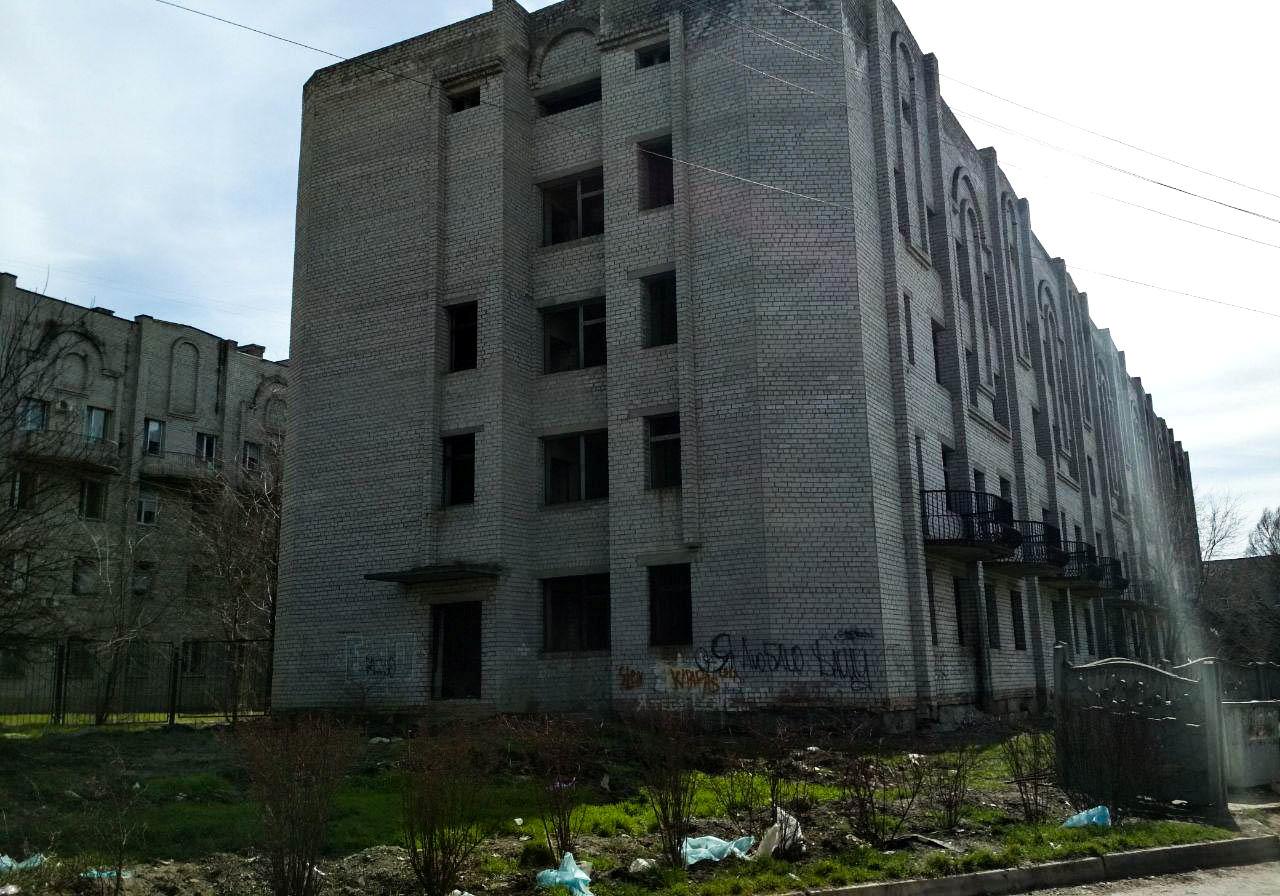 Заброшенные места Запорожья: недостроенное здание роддома