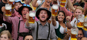 Губит людей не пиво: в Германии из-за коронавируса отменили 