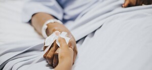 Получили серьезные ожоги: под Запорожьем мужчина поджег себя и жену