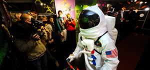 Побегать на беговой дорожке и сыграть в футбол: в Запорожье открылся новый музей