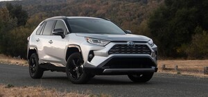 В Днепропетровской области начальник сервисного центра МВД приобрел авто за 5 тысяч гривен