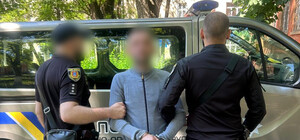 В Одессе мужчина в маршрутке ударил пассажира ножом и распылил ему в лицо газ: подробности инцидента