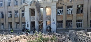РФ атаковала баллистикой учебное заведение в Одесской области: под завалами могут быть люди (обновлено)