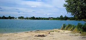 В Безлюдовке пара на гидроцикле влетела в женщину на надувном матрасе