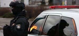 В Днепре на Калиновой мужчина ранил ножом двух военных во время оповещения