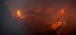 В Одесском районе горел склад: огонь охватил большую площадь