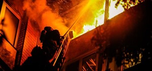 В Киевском районе горела квартира, пострадала женщина