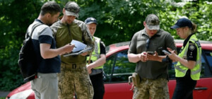 В Украине могут обязать работников ТЦК носить нагрудные жетоны: что предусматривает законопроект