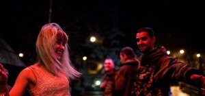 У города два лица: как в жизни людей совмещаются обстрелы и светская жизнь [Комментарий психолога]