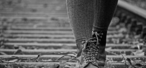 В Днепре под поездом погибла женщина